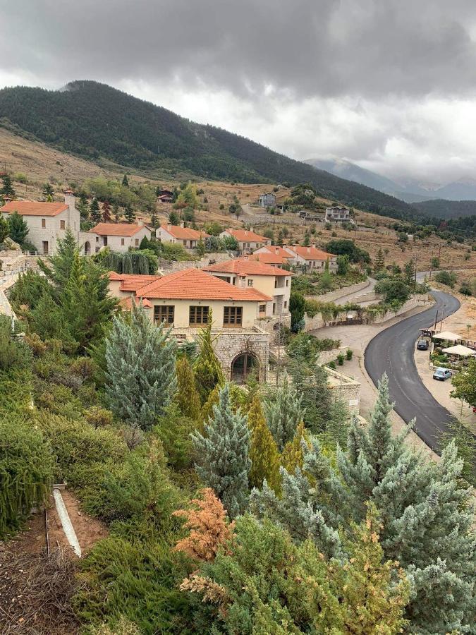 הוילה קלבריטה Καστρο Πετρινα Σαλε Καλαβρυτα מראה חיצוני תמונה
