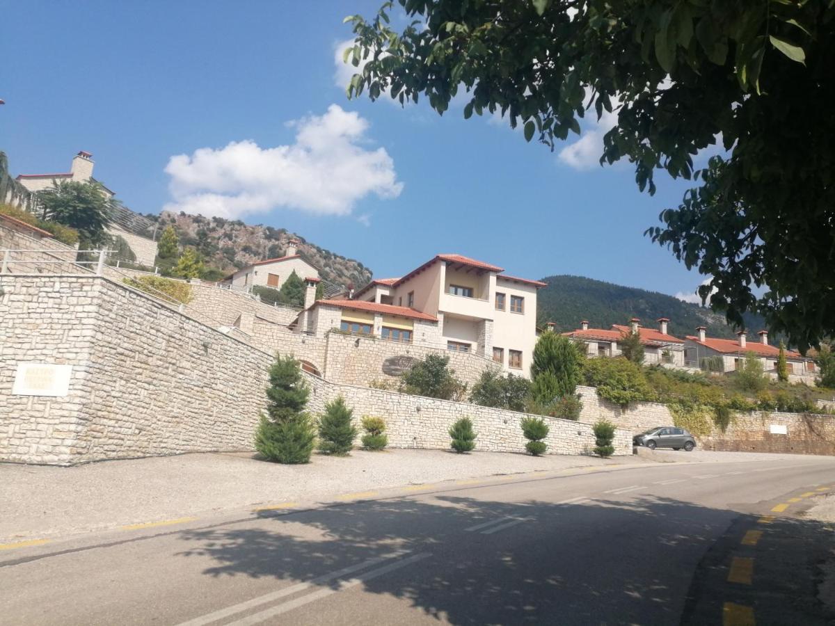 הוילה קלבריטה Καστρο Πετρινα Σαλε Καλαβρυτα מראה חיצוני תמונה
