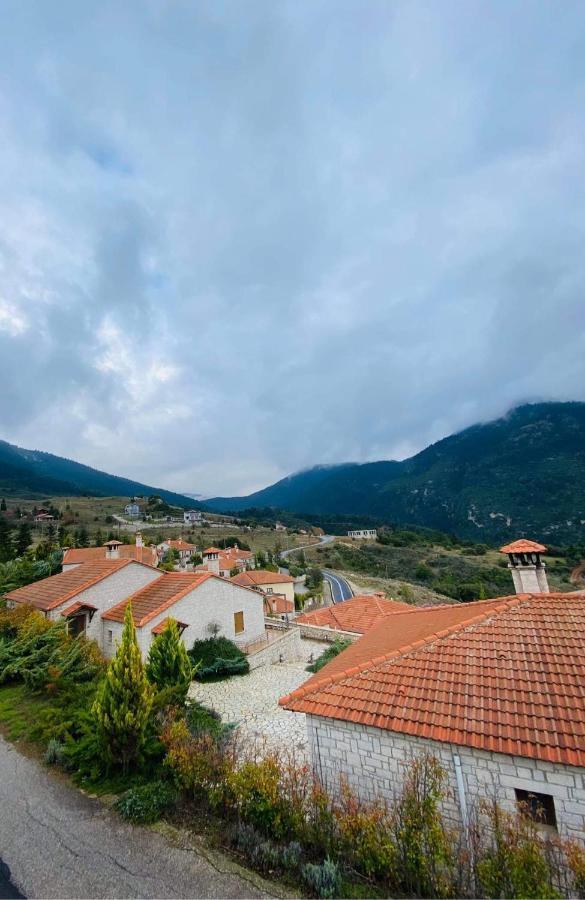 הוילה קלבריטה Καστρο Πετρινα Σαλε Καλαβρυτα מראה חיצוני תמונה
