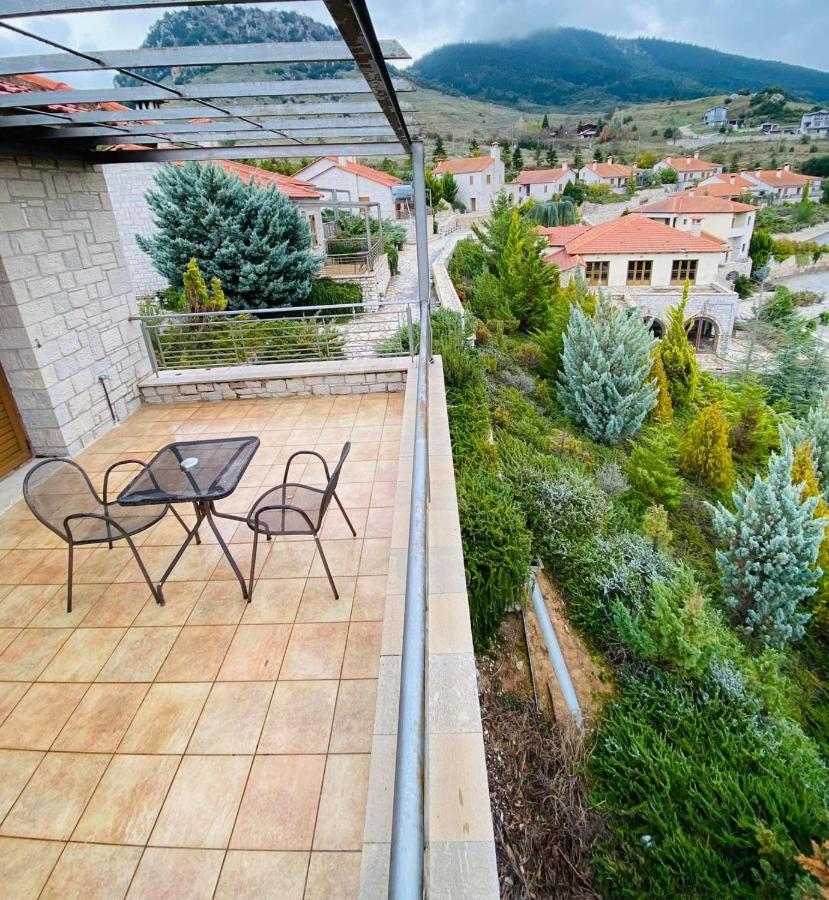 הוילה קלבריטה Καστρο Πετρινα Σαλε Καλαβρυτα מראה חיצוני תמונה